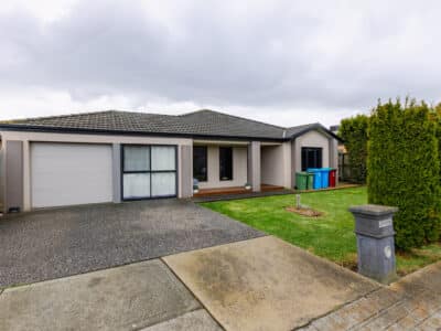 Large SIL house in Cranbourne with a large driveway and grassed front garden